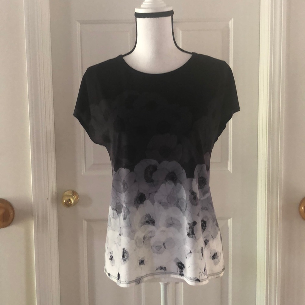 22:04 - Cece Floral Ombr Tee